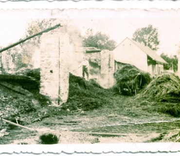 Vyhořelá stodola Mizerových 1938