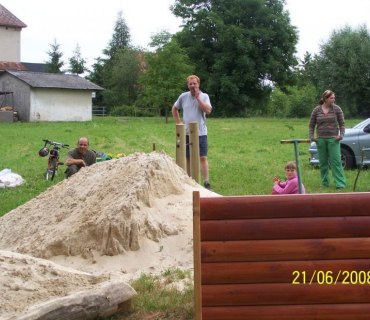 Brigáda - dětské hřiště 2008